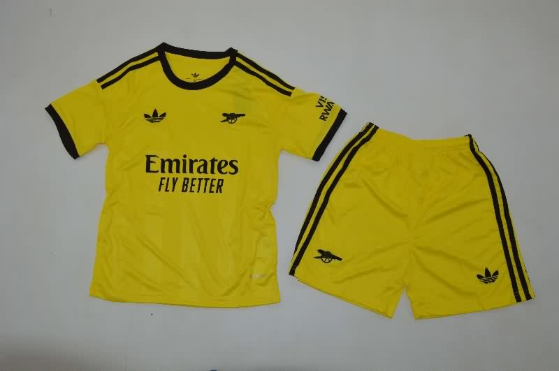 Kids Arsenal 25/26 Goalkeeper Yellow Soccer Jersey And Shorts 02