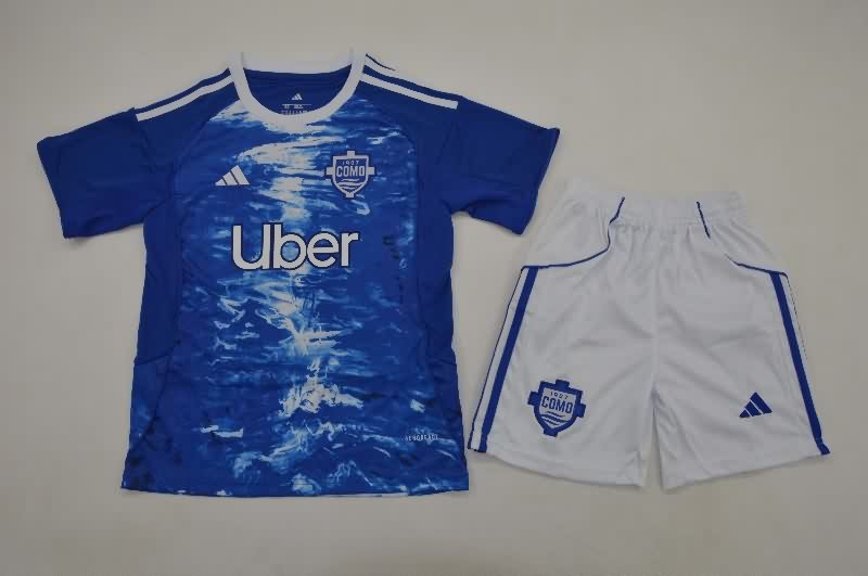 Kids Como 25/26 Home Soccer Jersey And Shorts