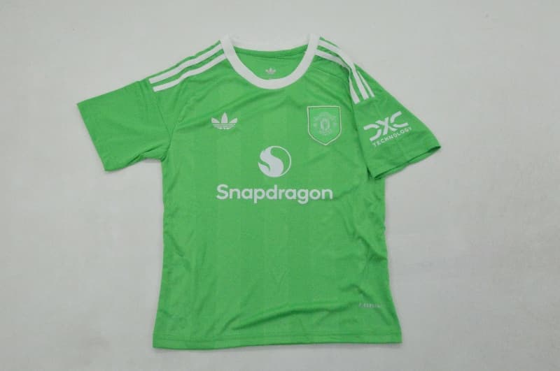 Kids Manchester United 25/26 Goalkeeper Green Soccer Jersey And Shorts