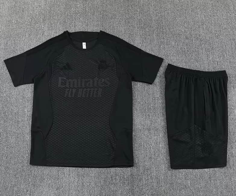 AAA Quality Real Madrid 26/27 Black Soccer Training Sets AAA Quality Real Madrid 26/27 Black Soccer Training Sets