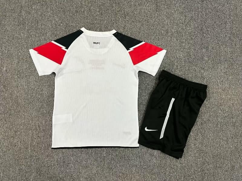 Kids Manchester United 2010/11 Away Final Soccer Jersey And Shorts